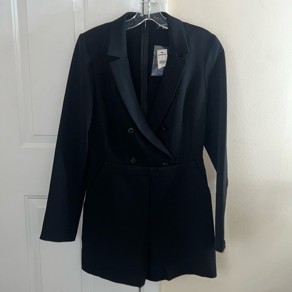 Express Black Long Sleeve Double Breasted Blazer Shorts
Romper Small NWT - Picture 7 of 11